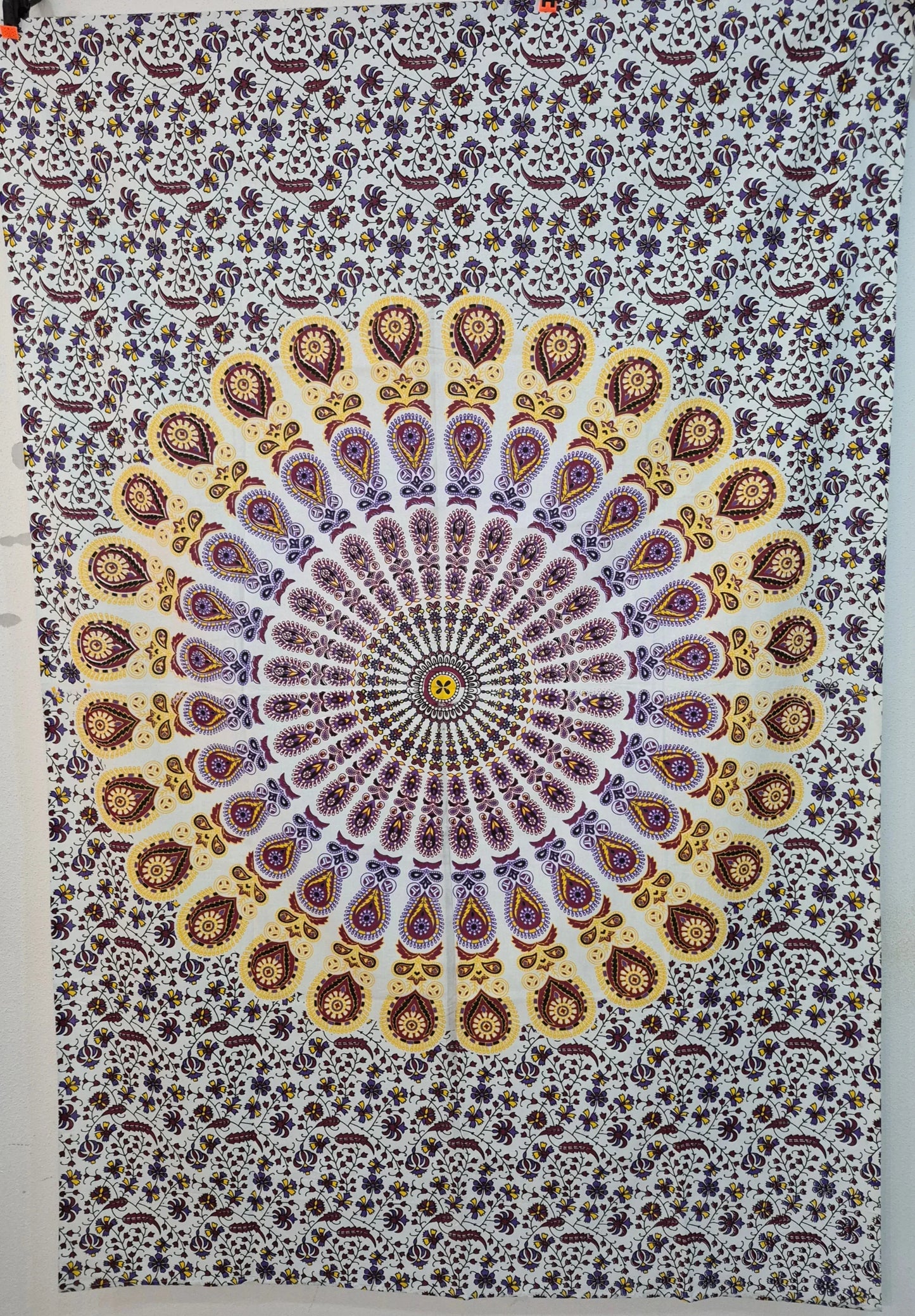 Tenture d'Inde moyen modèle - mandala - Pierres de Terre Happy