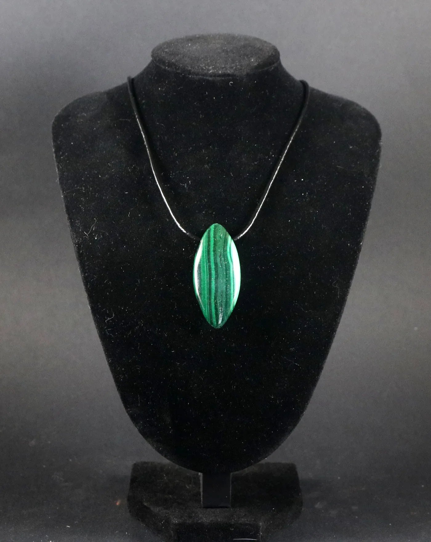 Pendentif Oval pierre percée en Malachite - Pierres de Terre Happy