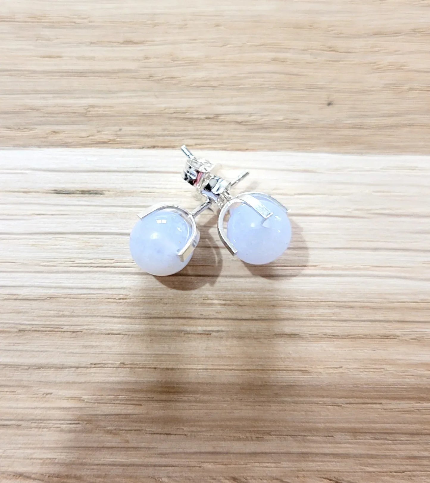 Boucles d'oreilles puce en Calcédoïne Bleue et argent - Pierres de Terre Happy