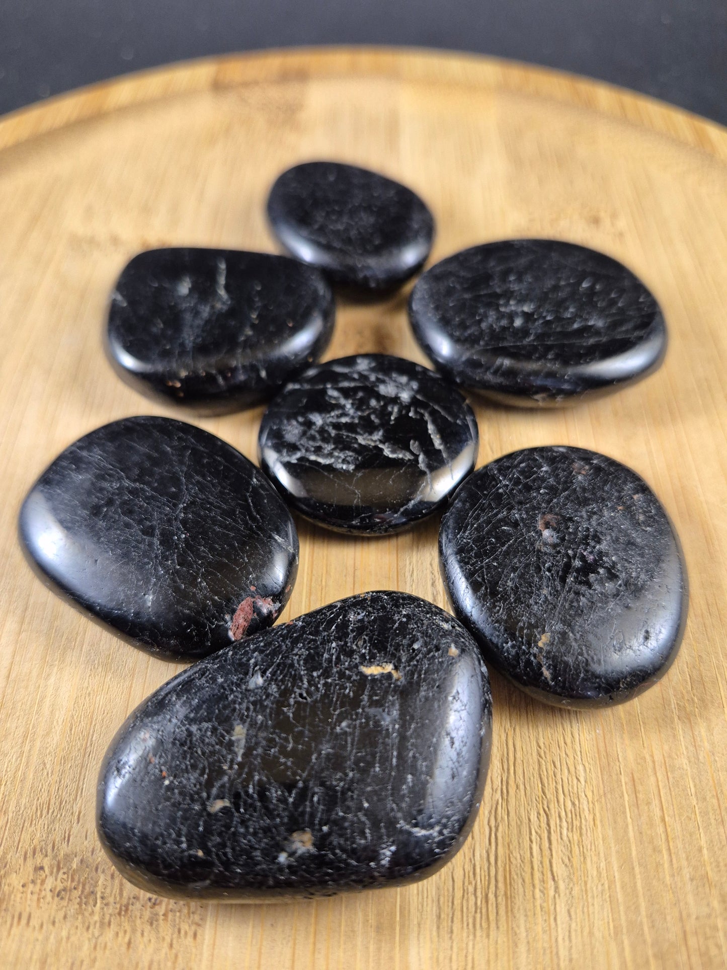 Pierre roulée (plate) de Tourmaline noire