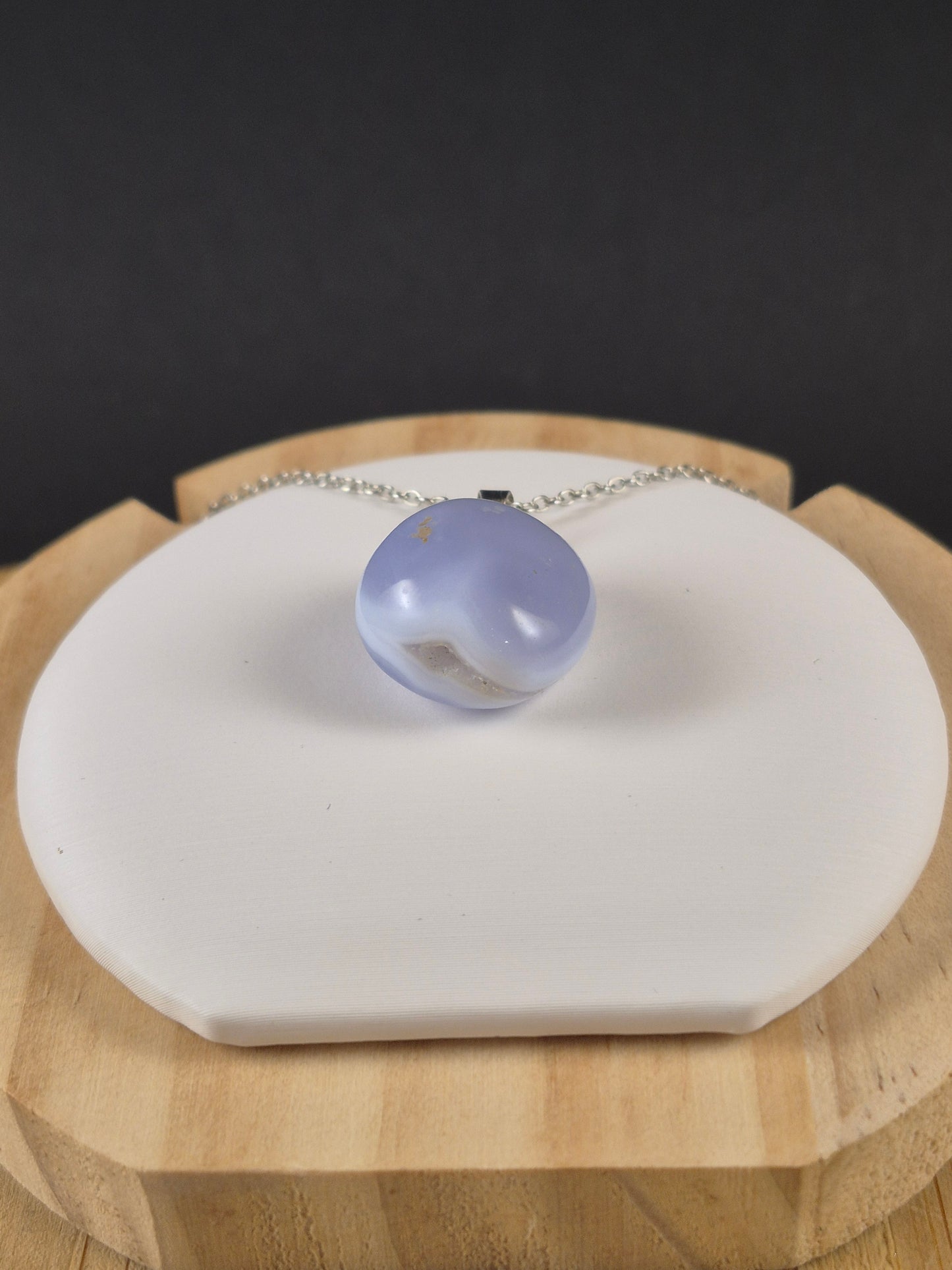 Pendentif en Calcédoïne bleue cristalisée