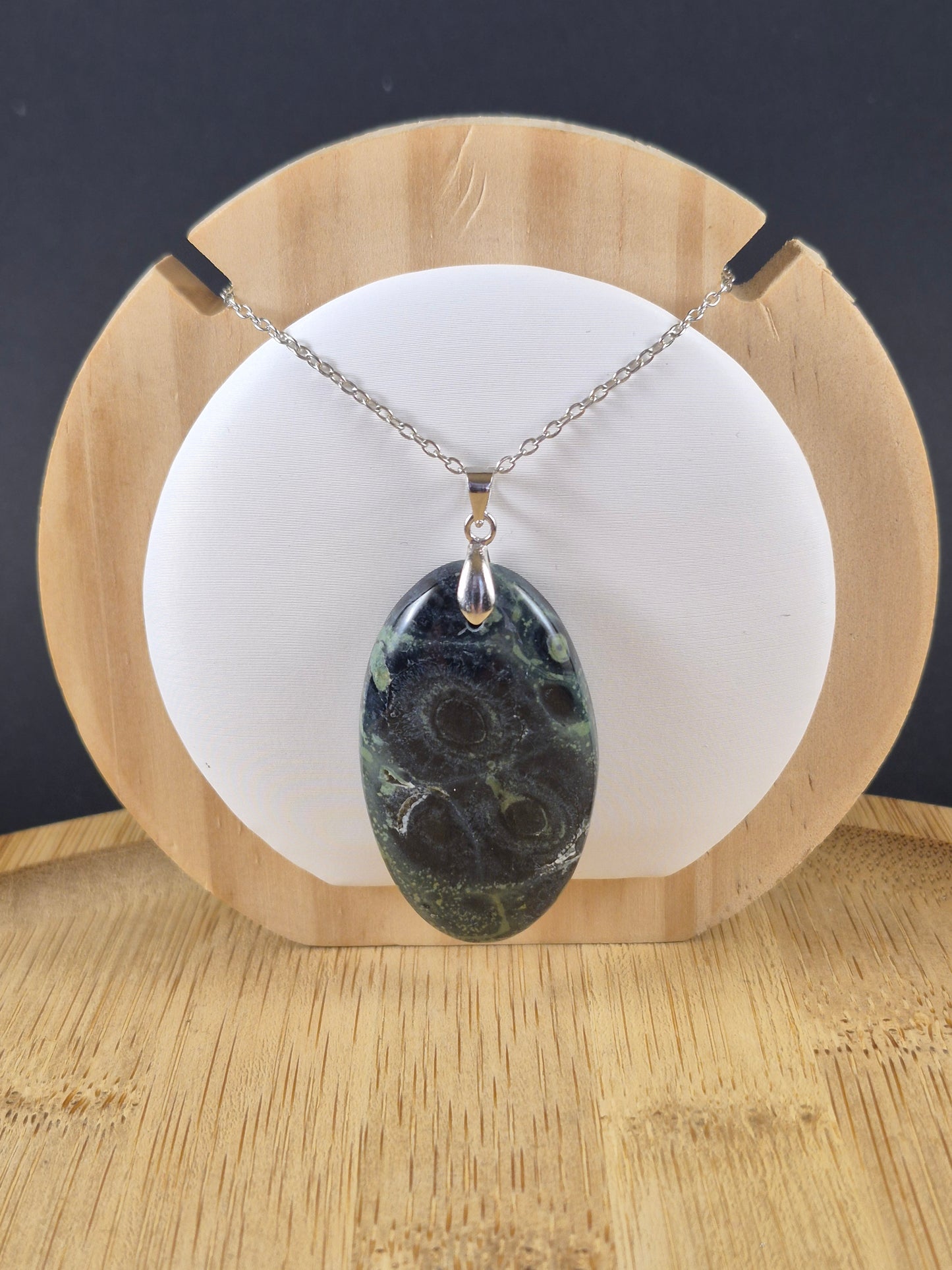 Pendentif ovale en Jaspe Kambaba