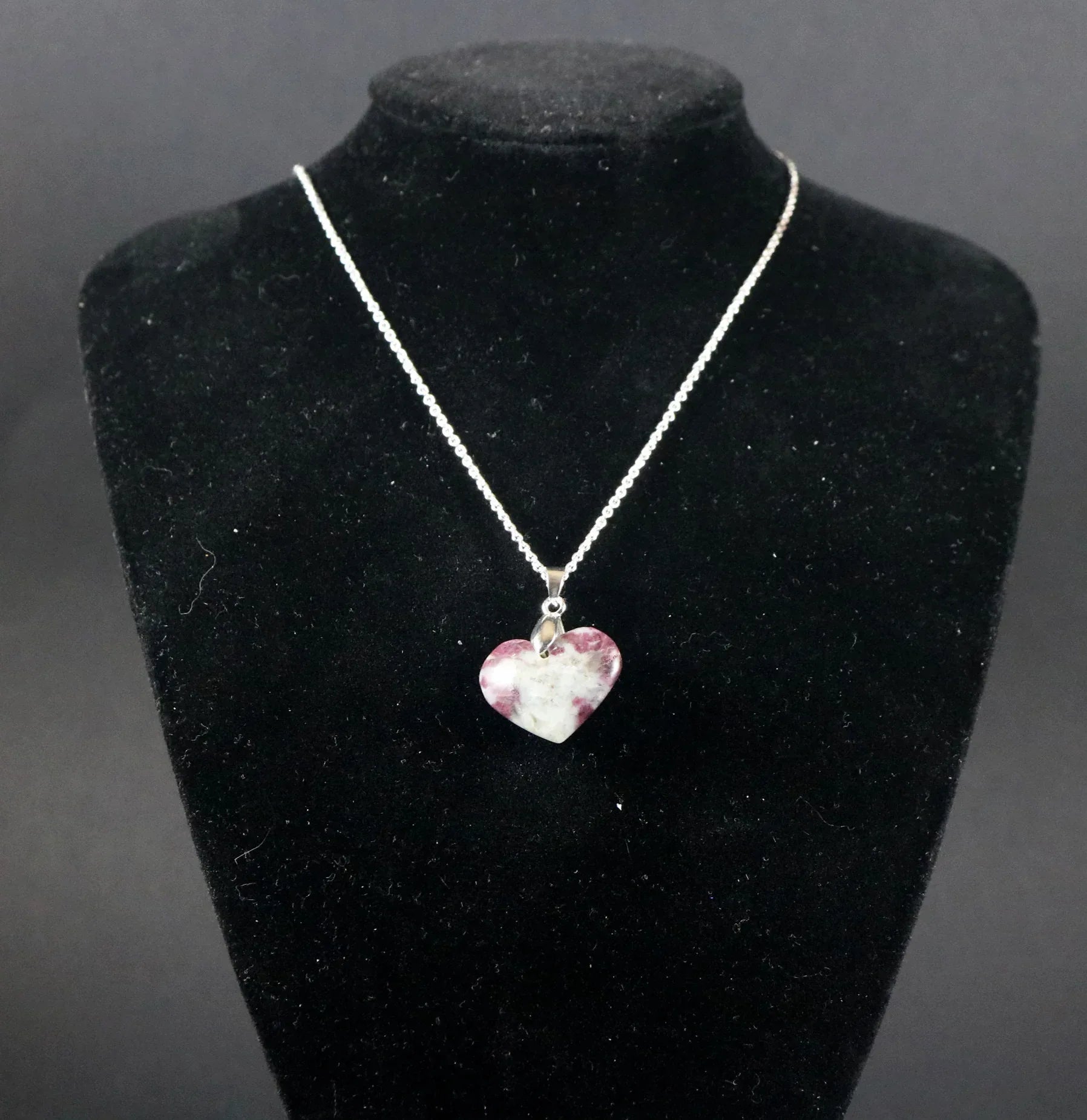 Pendentif coeur en Tourmaline rose - Pierres de Terre Happy