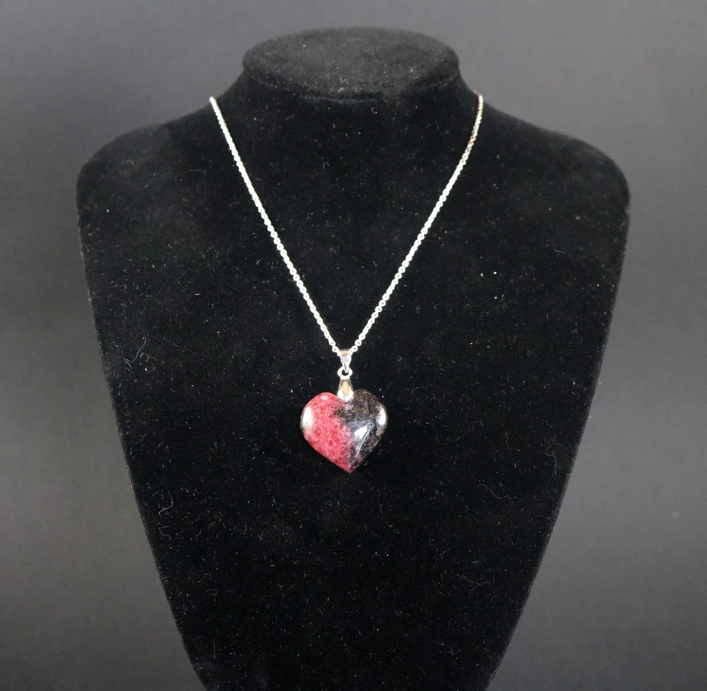 Pendentif coeur en rhodonite - Pierres de Terre Happy