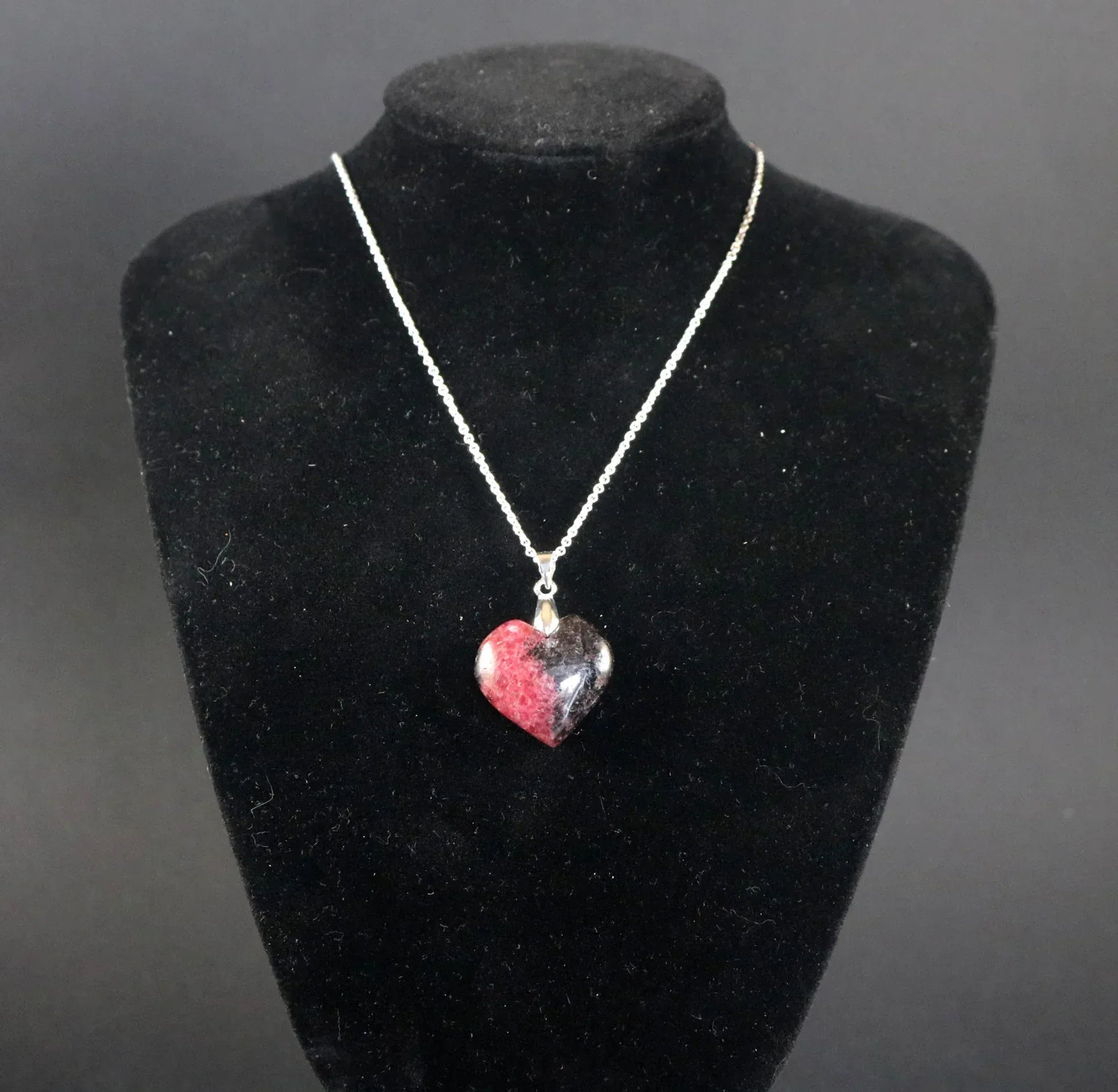 Pendentif coeur en rhodonite - Pierres de Terre Happy