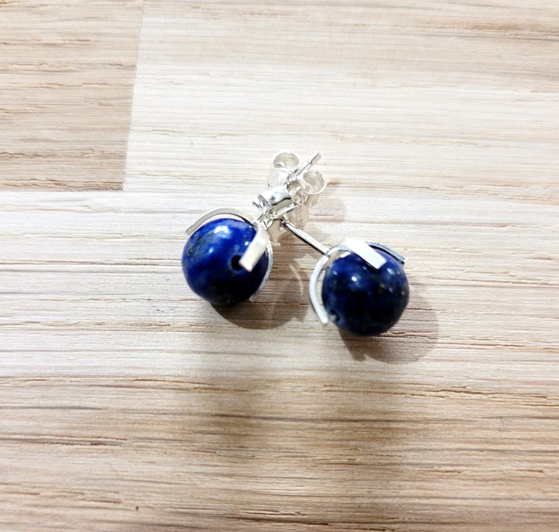 Boucles d'oreilles puce en Lapis Lazuli et argent - Pierres de Terre Happy