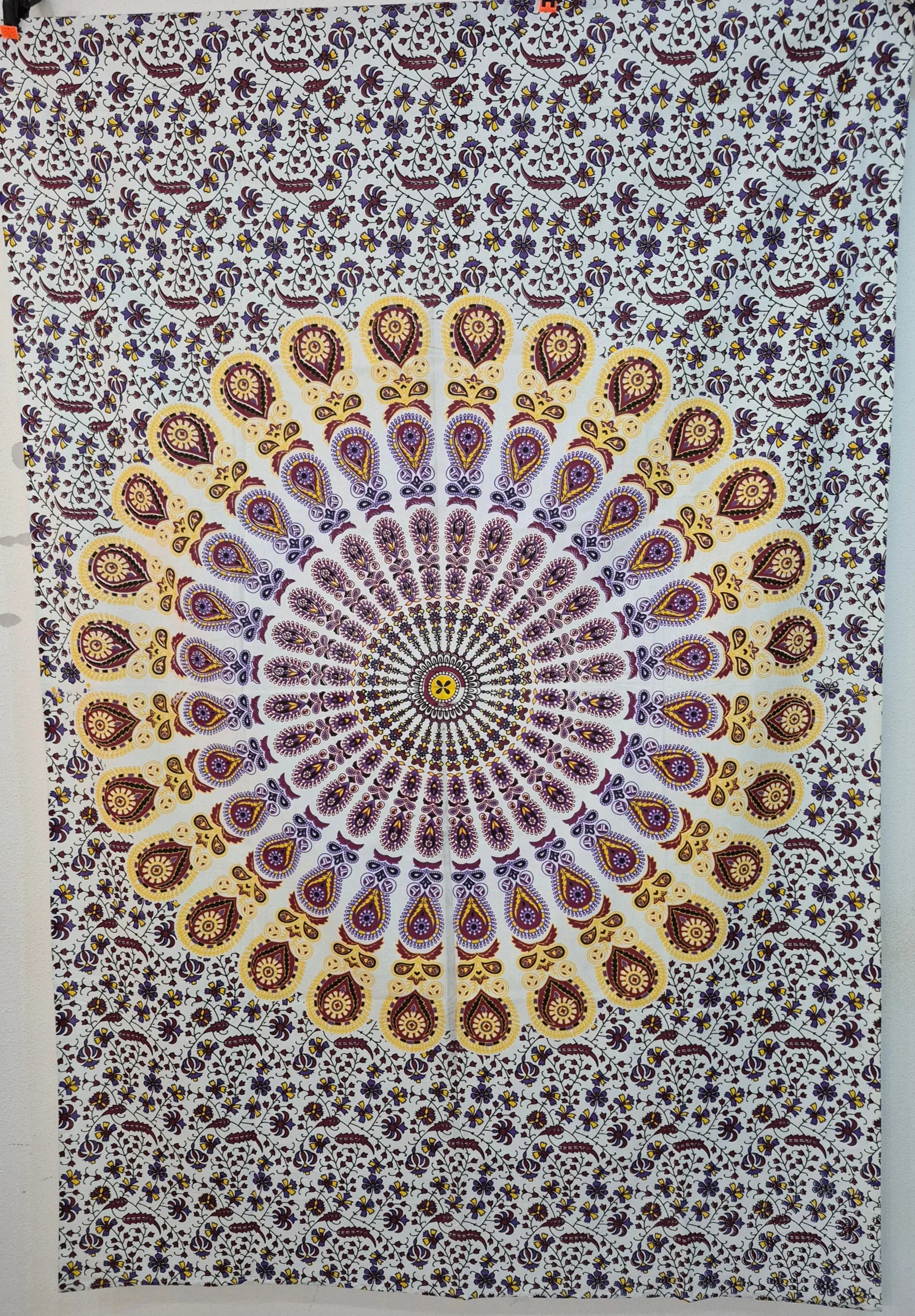 Tenture d'Inde moyen modèle - mandala - Pierres de Terre Happy