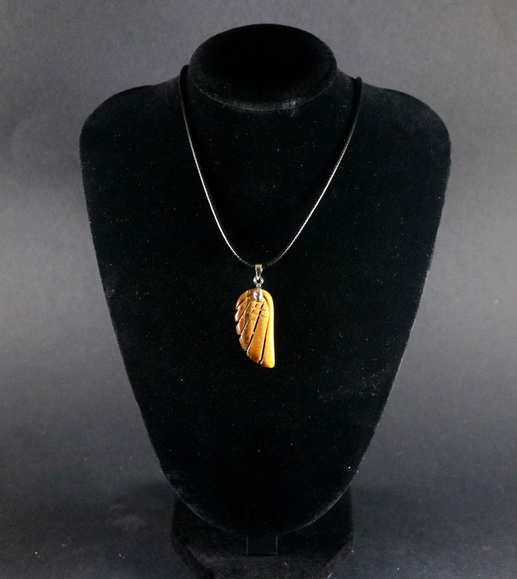 Pendentif aile d'ange en Oeil de Tigre - Pierres de Terre Happy