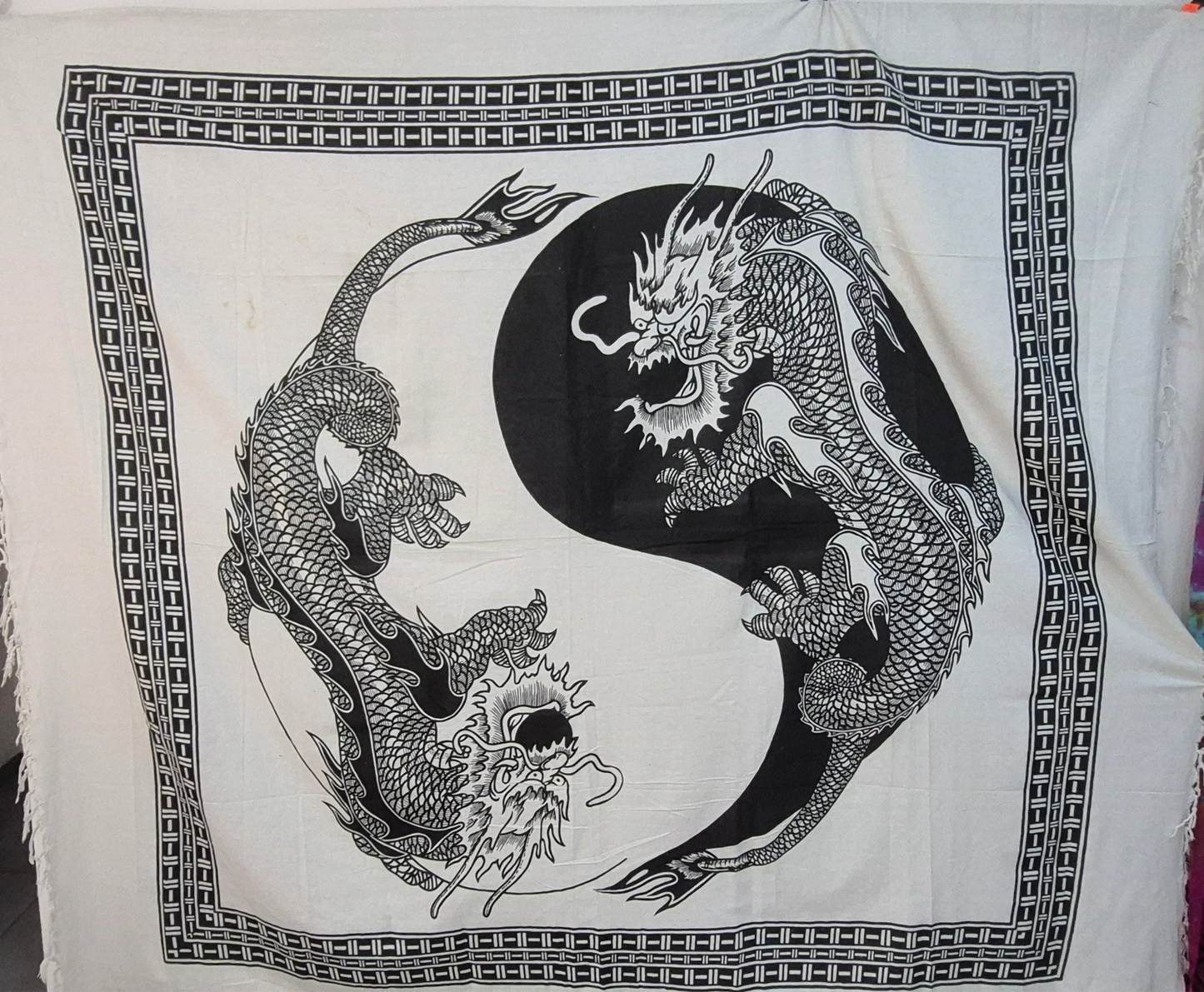 Tenture d'Inde grand modèle - Yin Yang dragons chinois noirs et blancs - Pierres de Terre Happy