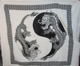 Tenture d'Inde grand modèle - Yin Yang dragons chinois noirs et blancs - Pierres de Terre Happy