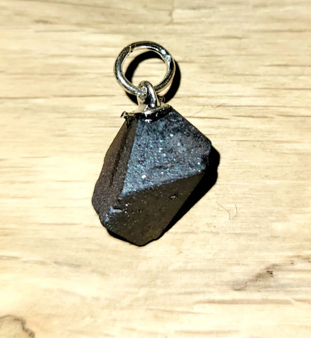 Pendentif pierre brute en Magnétite - Pierres de Terre Happy