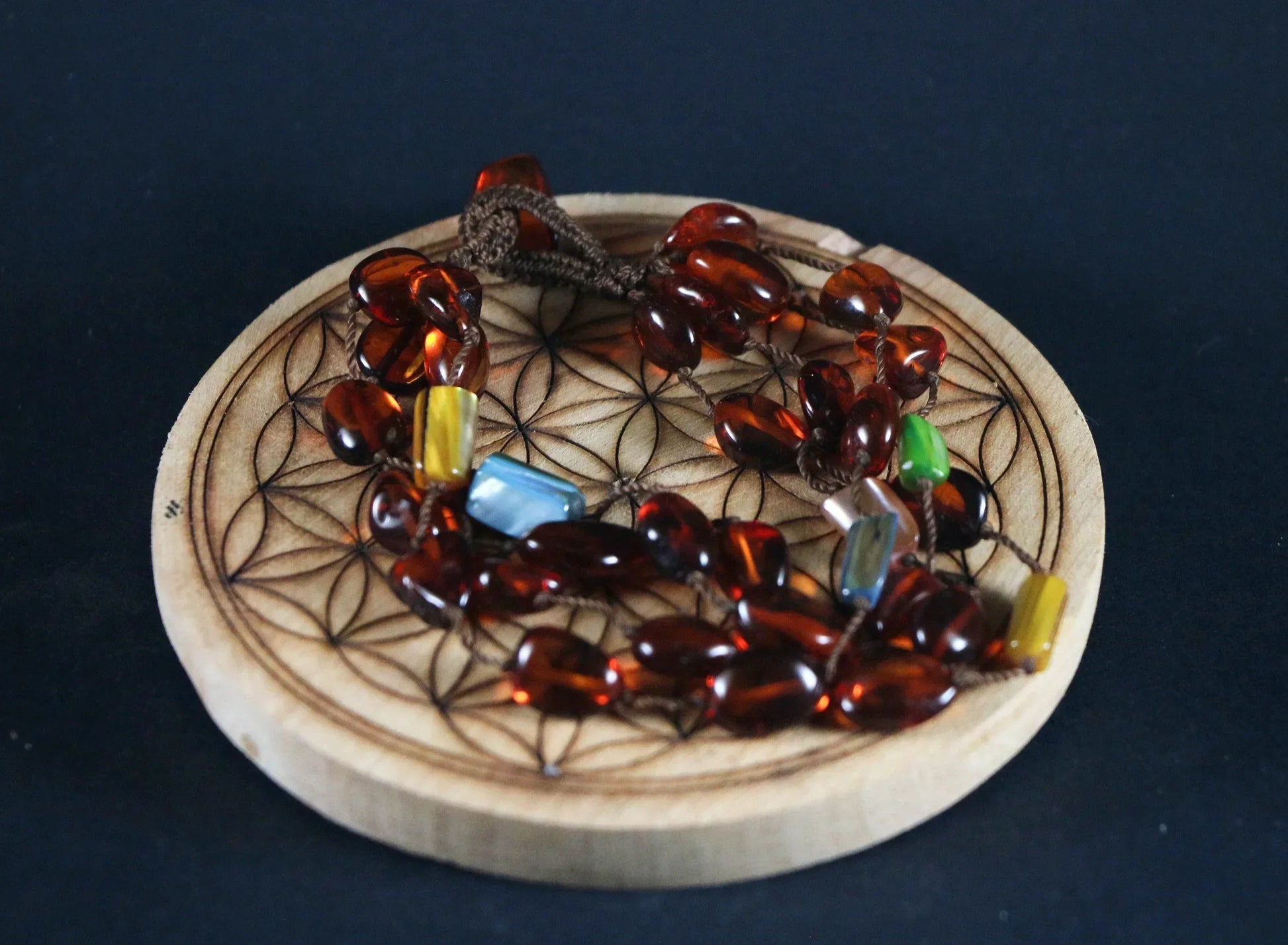 Bracelet 4 fils Ambre et coquillage - Pierres de Terre Happy