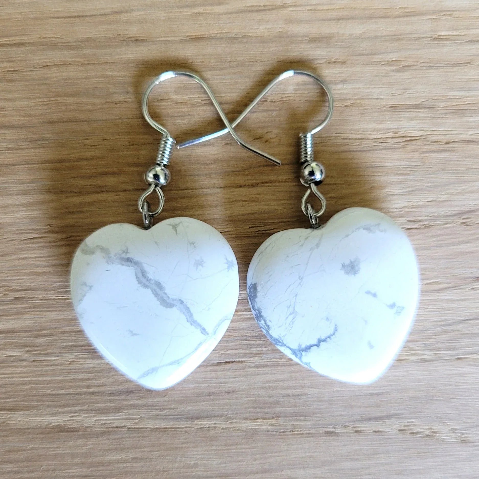 Boucles d'oreilles coeur en Howlite - Pierres de Terre Happy