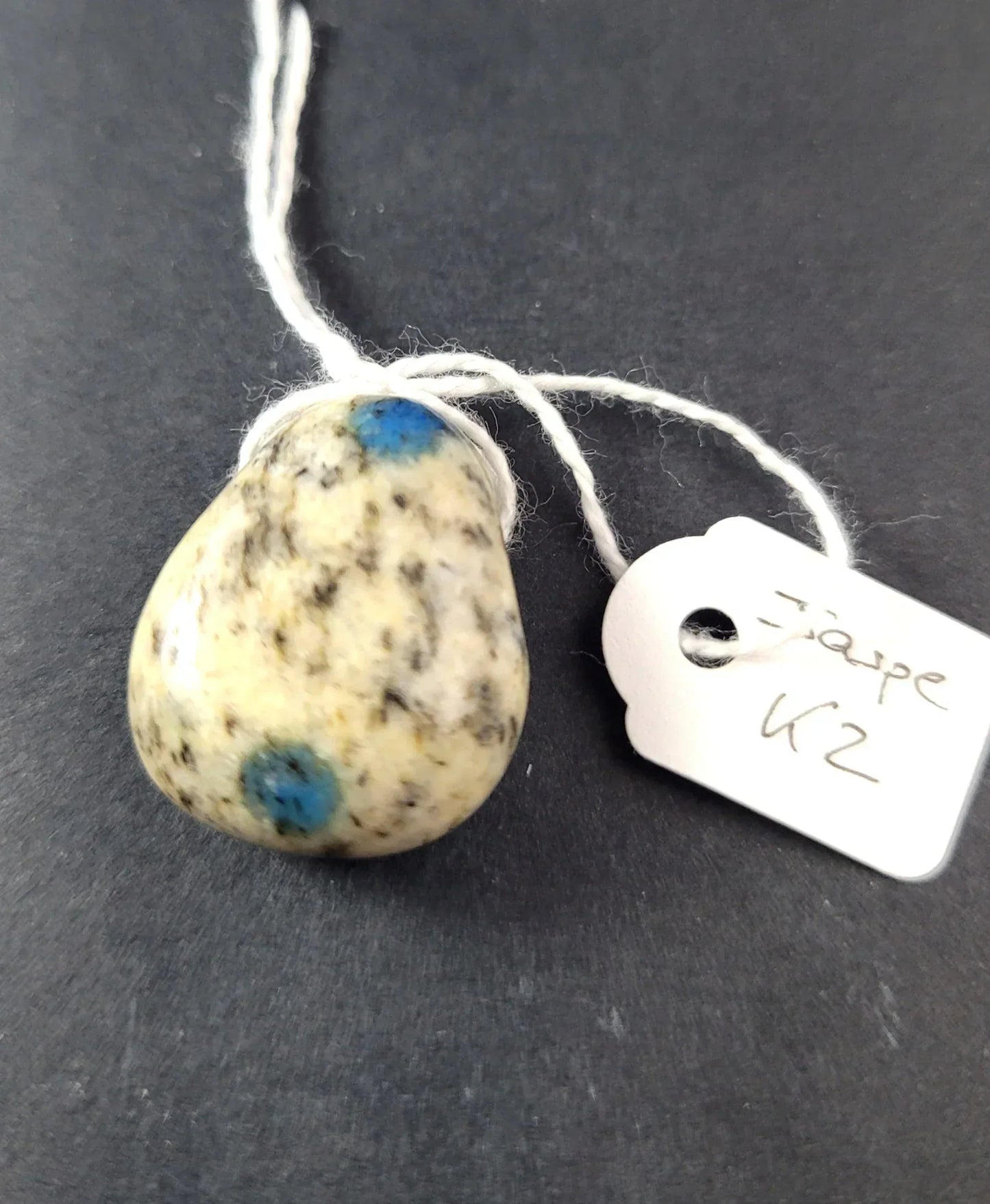Pendentif pierre percée en Jaspe K2 - Pierres de Terre Happy