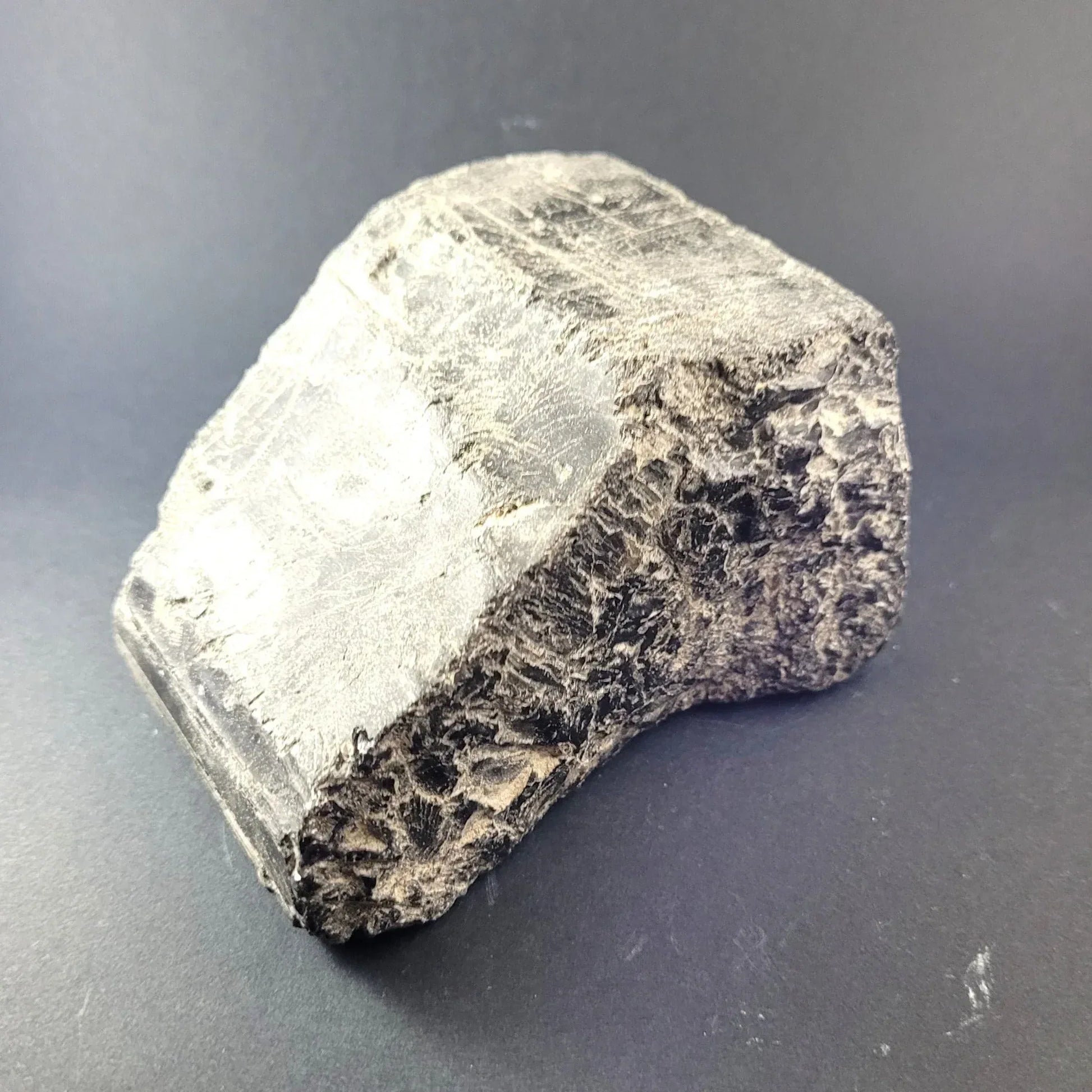 Bloc brut de Tourmaline noire - Pierres de Terre Happy