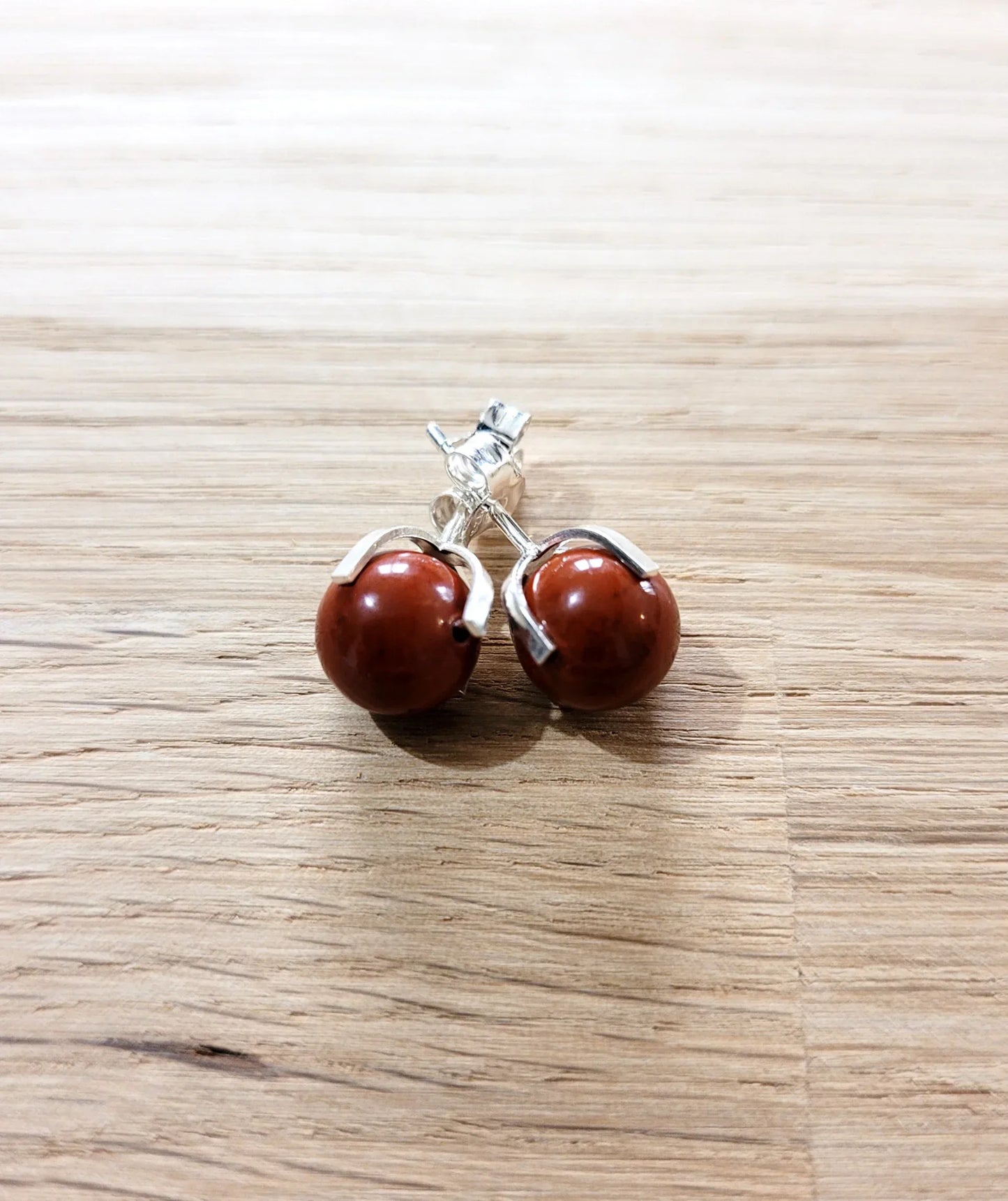 Boucles d'oreilles puce en Jaspe Rouge et argent - Pierres de Terre Happy