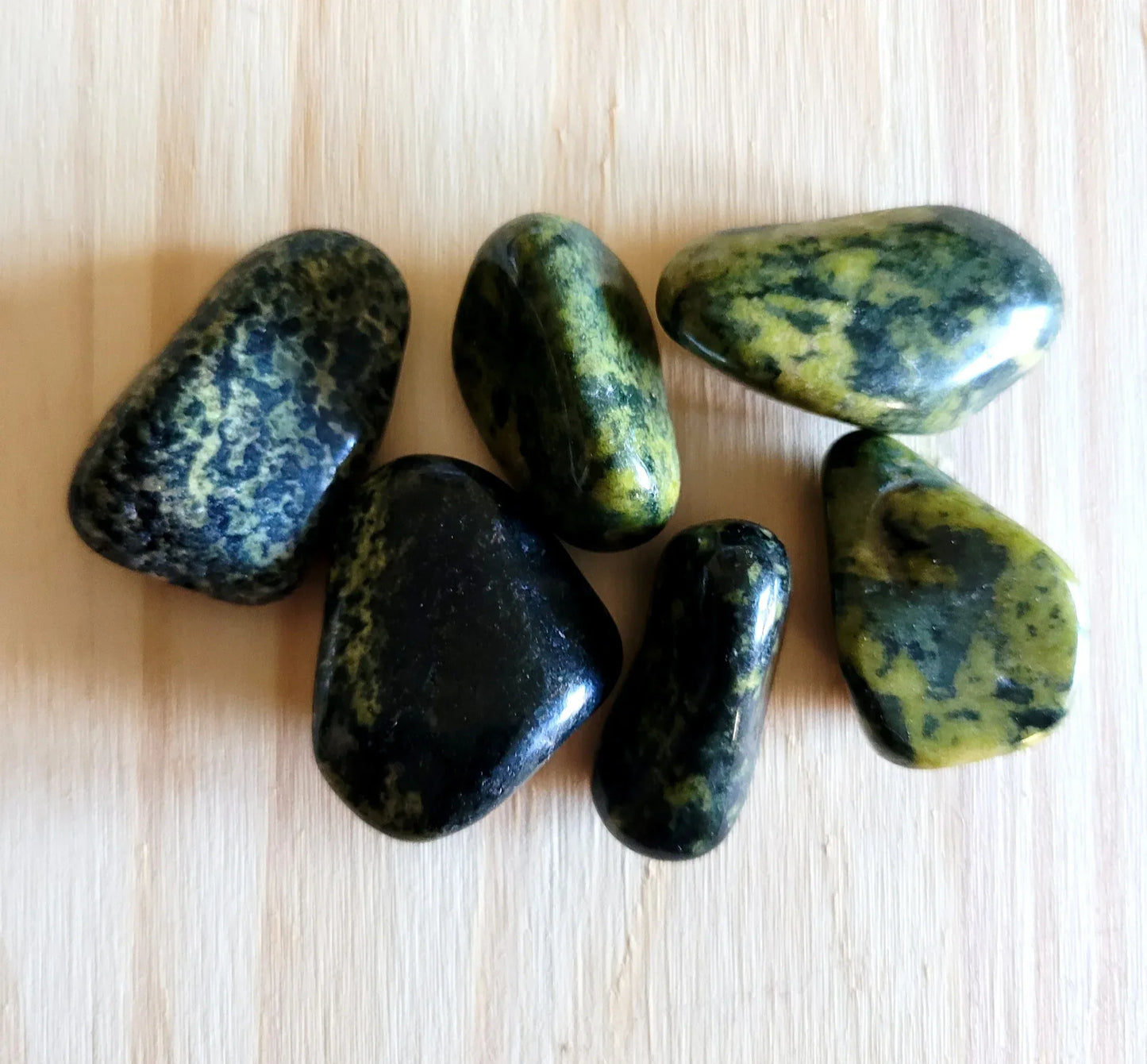 Pierres roulées de Jade néphrite 10/20g - Pierres de Terre Happy
