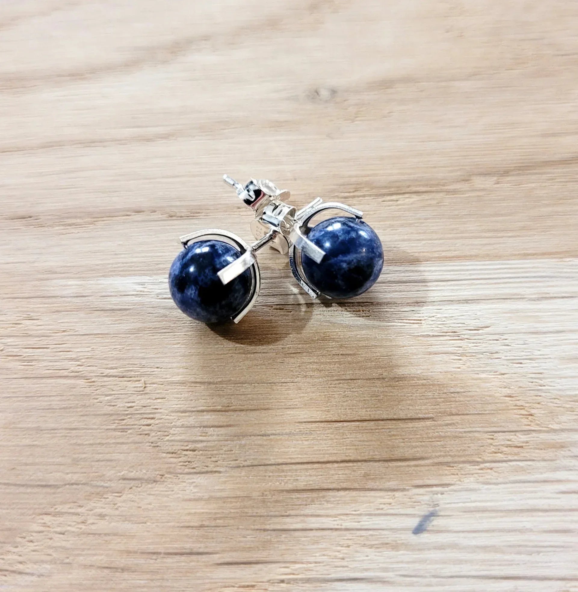 Boucles d'oreilles puce en Sodalite et argent - Pierres de Terre Happy