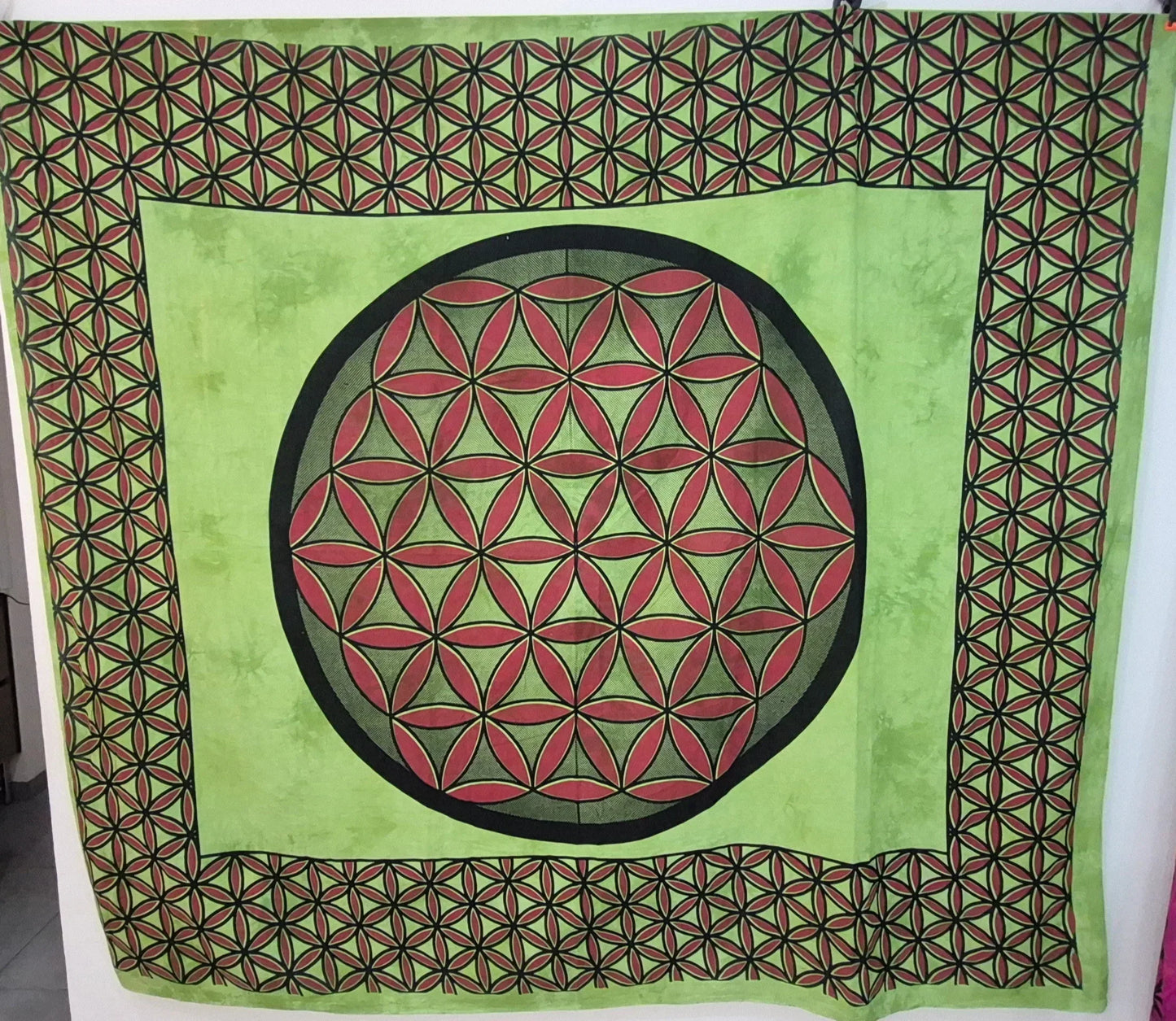 Tenture d'Inde grand modèle - fleur de vie verte et rouge - Pierres de Terre Happy