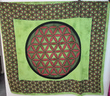 Tenture d'Inde grand modèle - fleur de vie verte et rouge - Pierres de Terre Happy