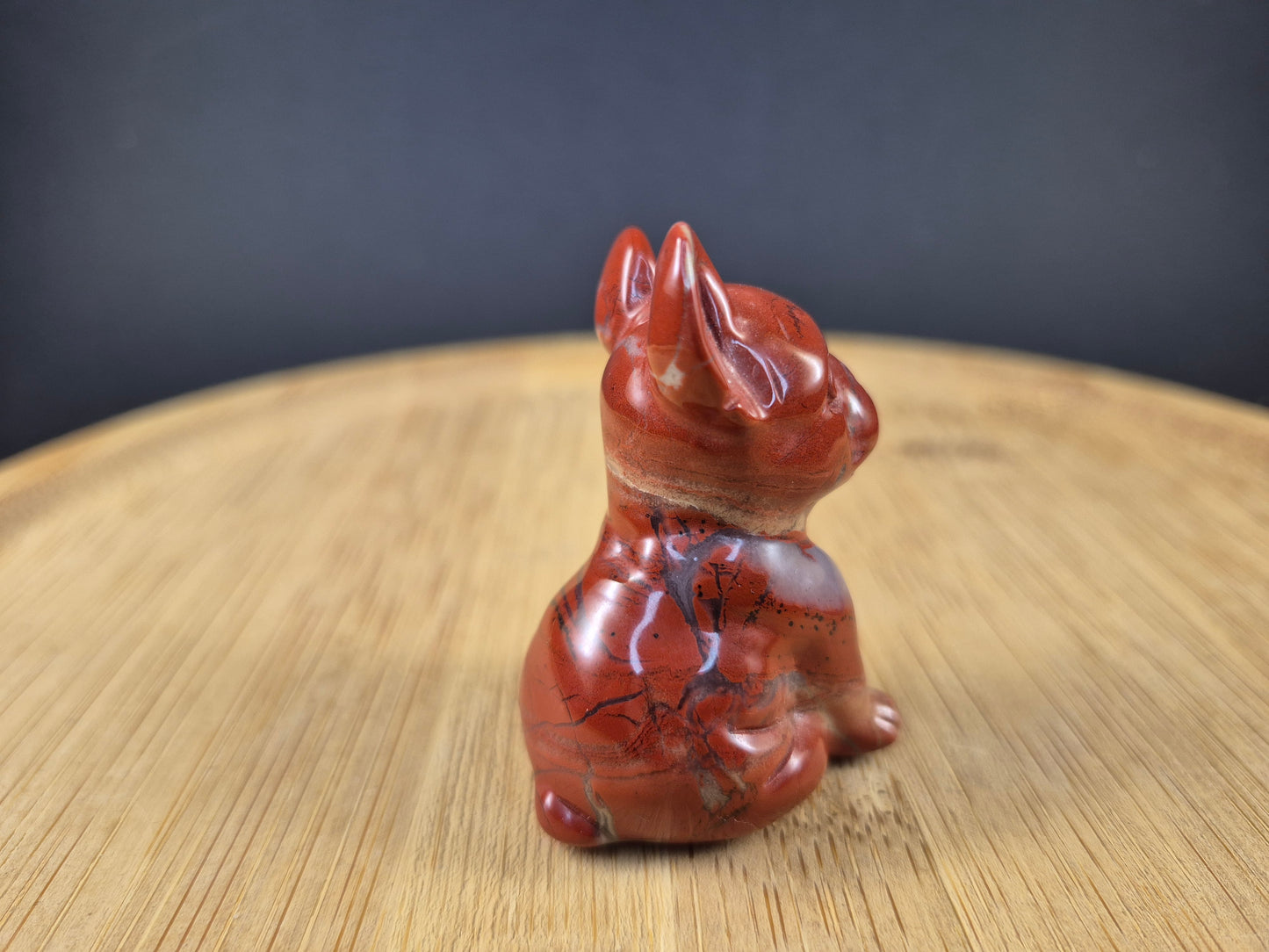 Chien en Jaspe Rouge