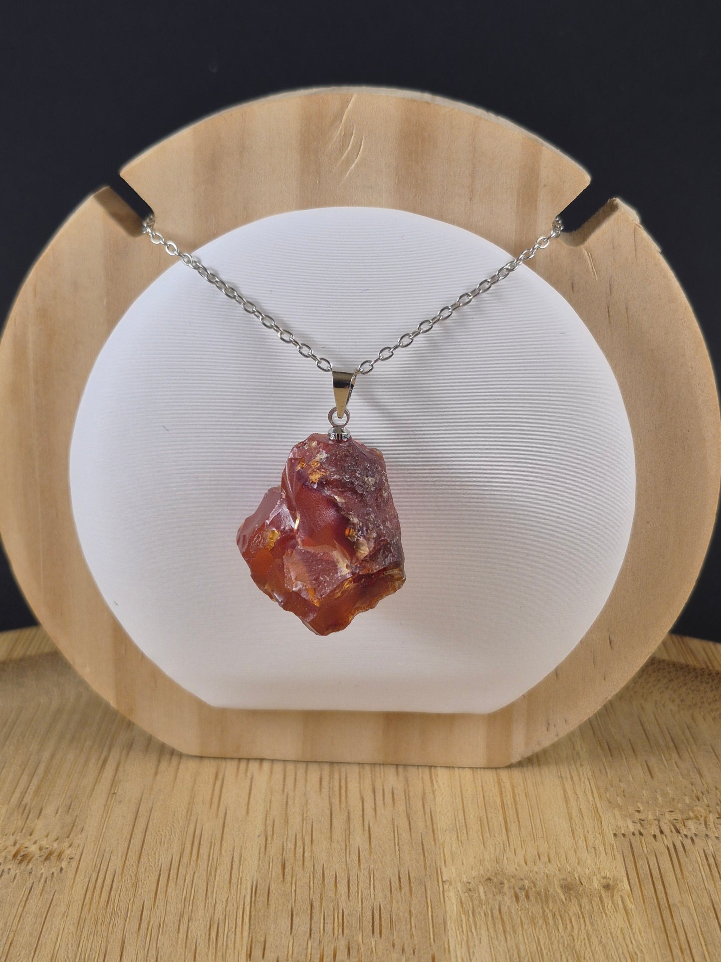 Pendentif pierre brute en cornaline rouge
