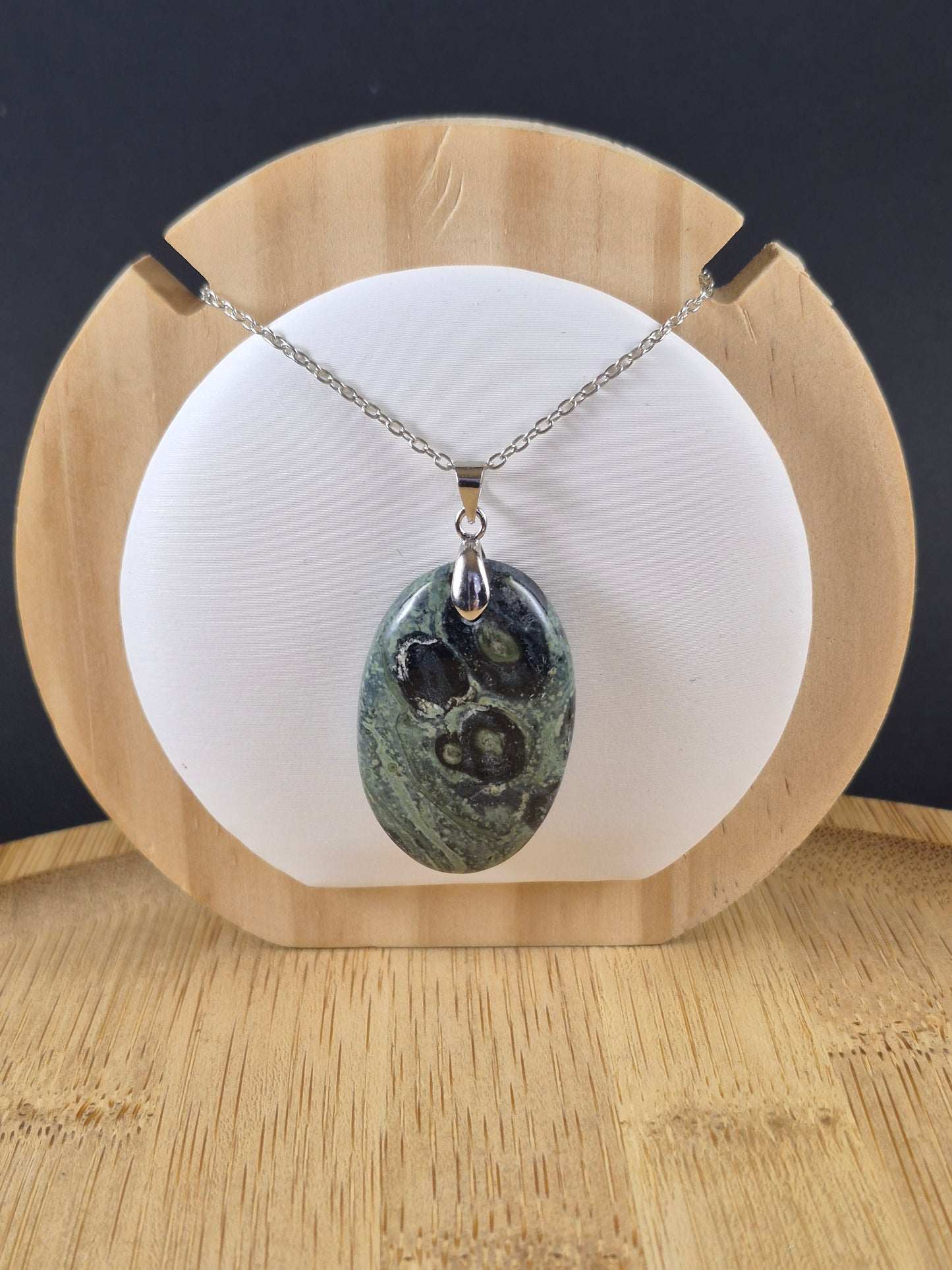 Pendentif ovale en Jaspe Kambaba