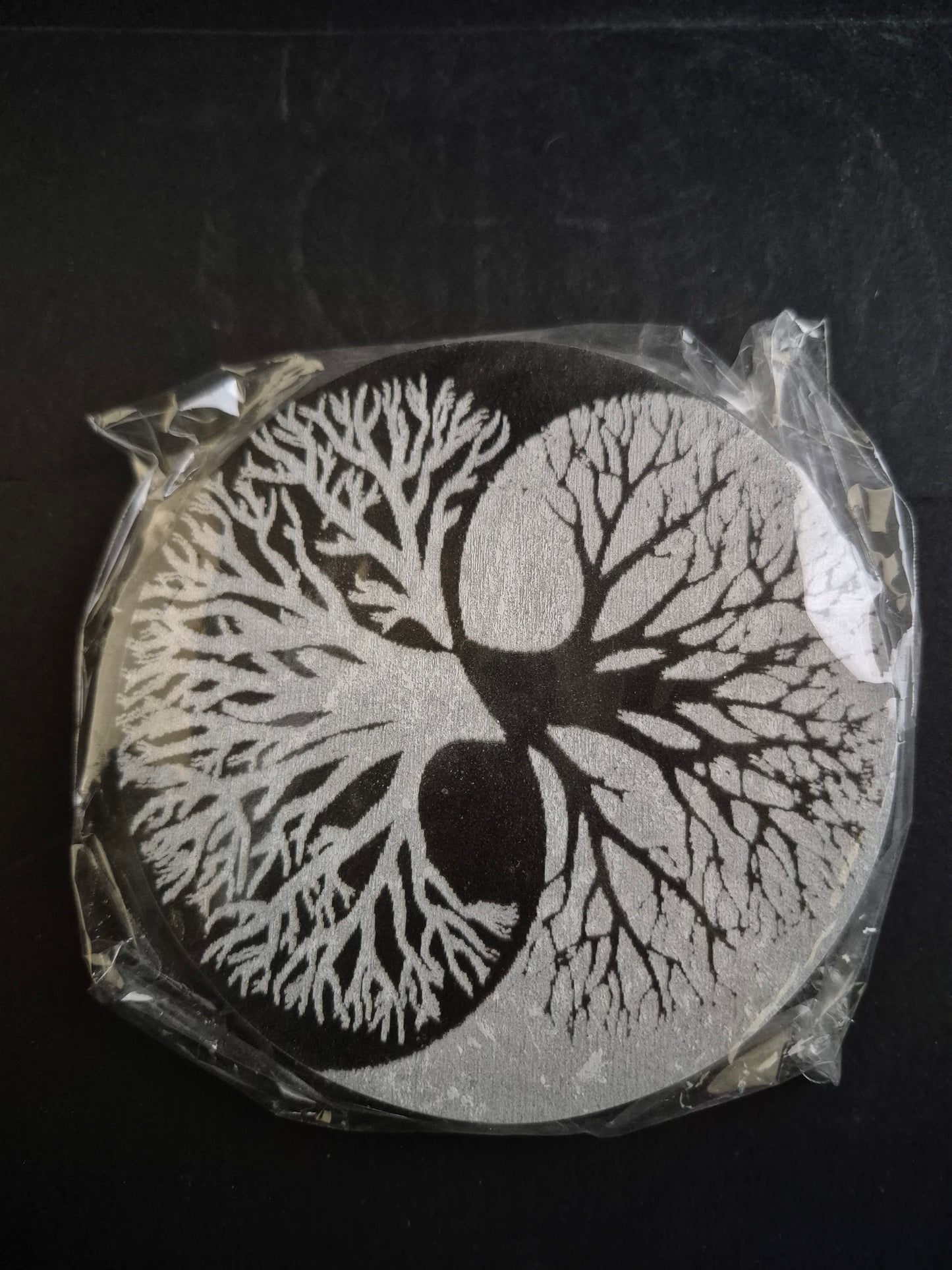Plaque de dynamisation en Sélénite arbre Yin Yang noire et blanche