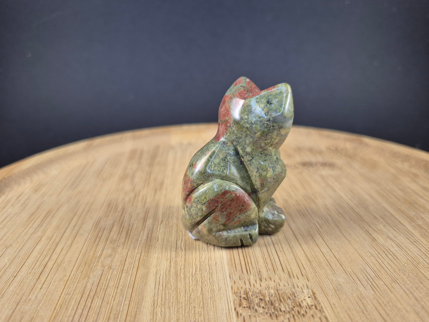 Chat en Unakite