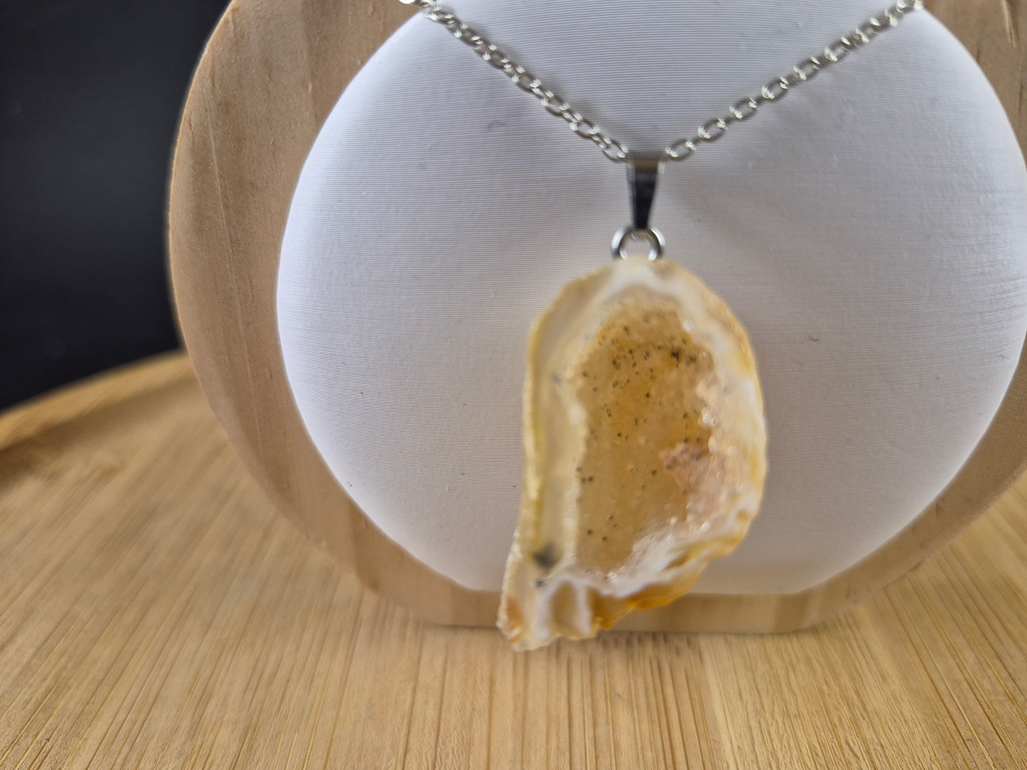 Pendentif en Agate cristalisée