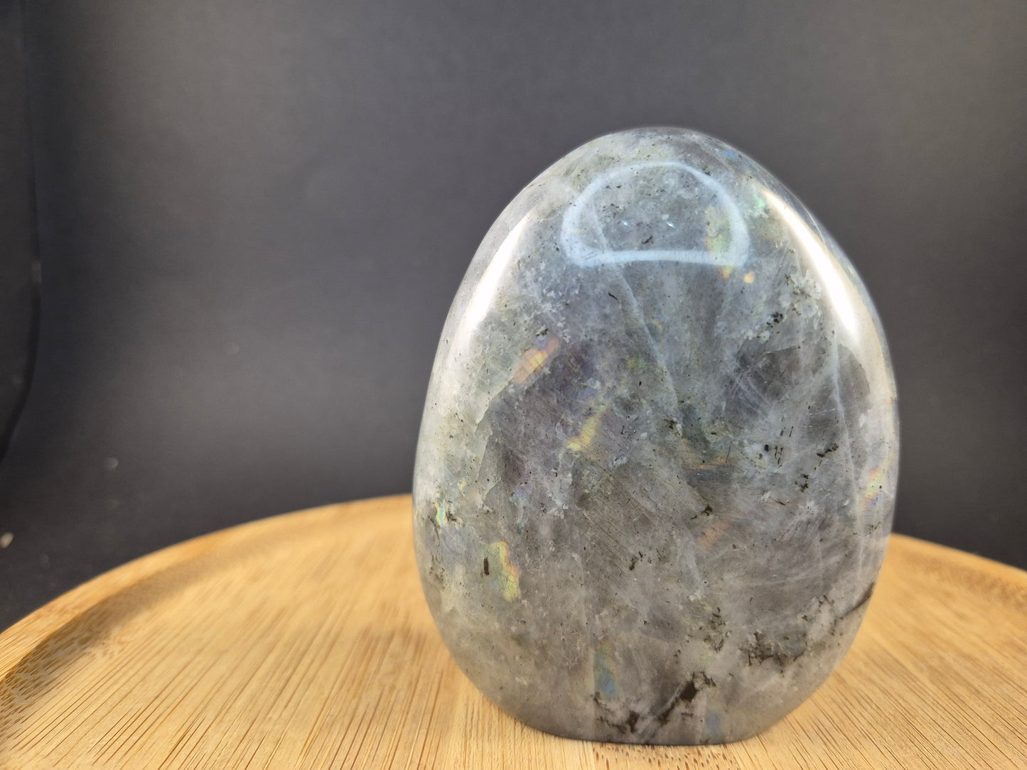 Bloc poli en Labradorite violette 636g