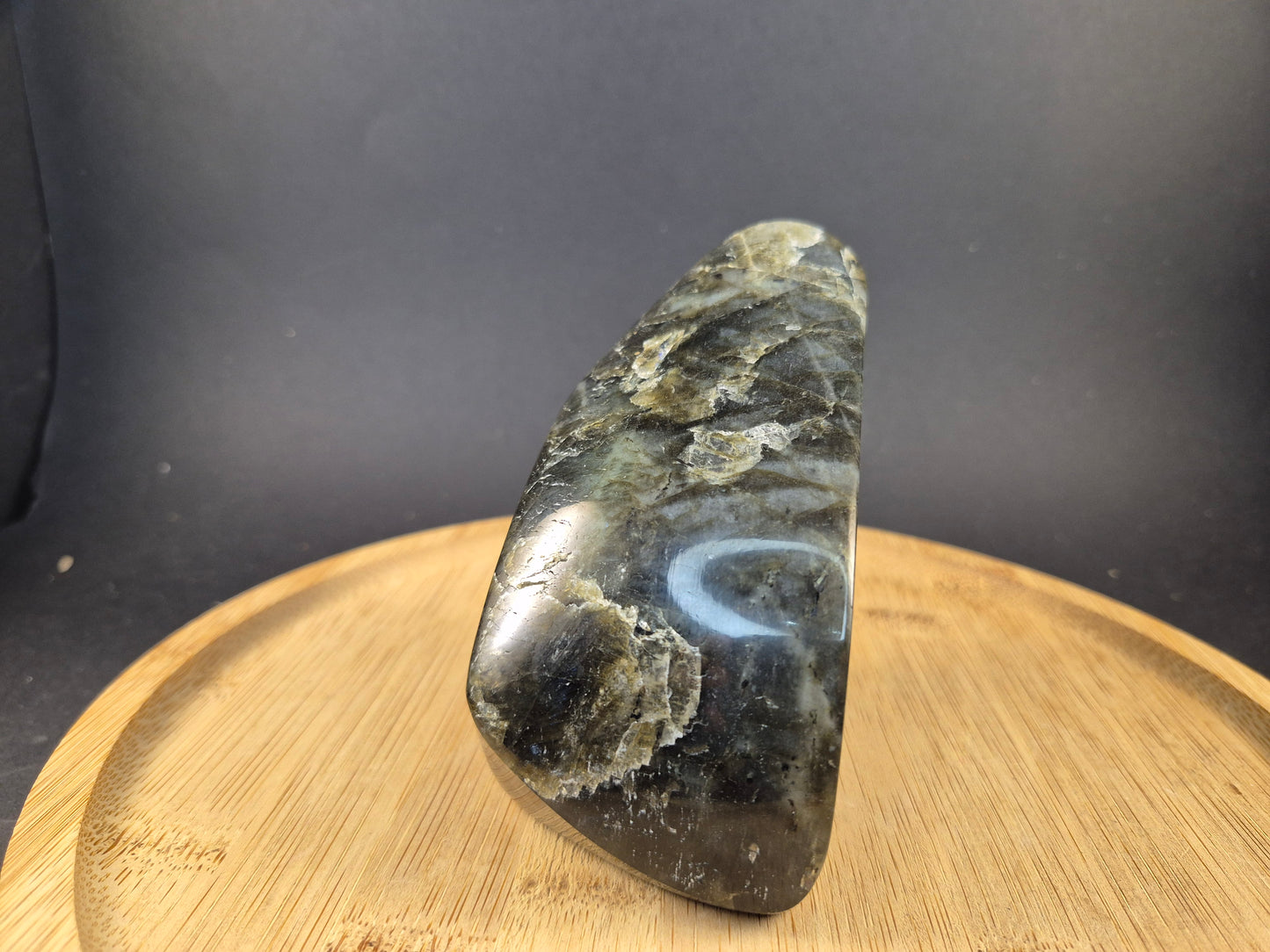 Bloc poli en Labradorite 690g
