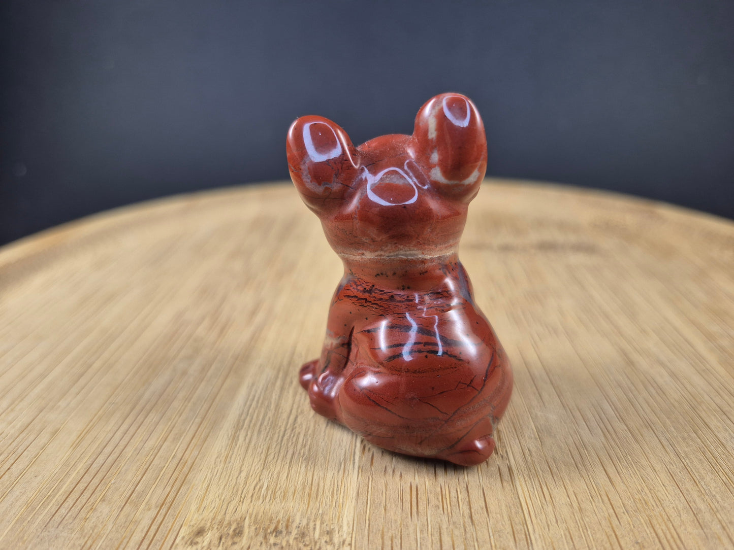 Chien en Jaspe Rouge