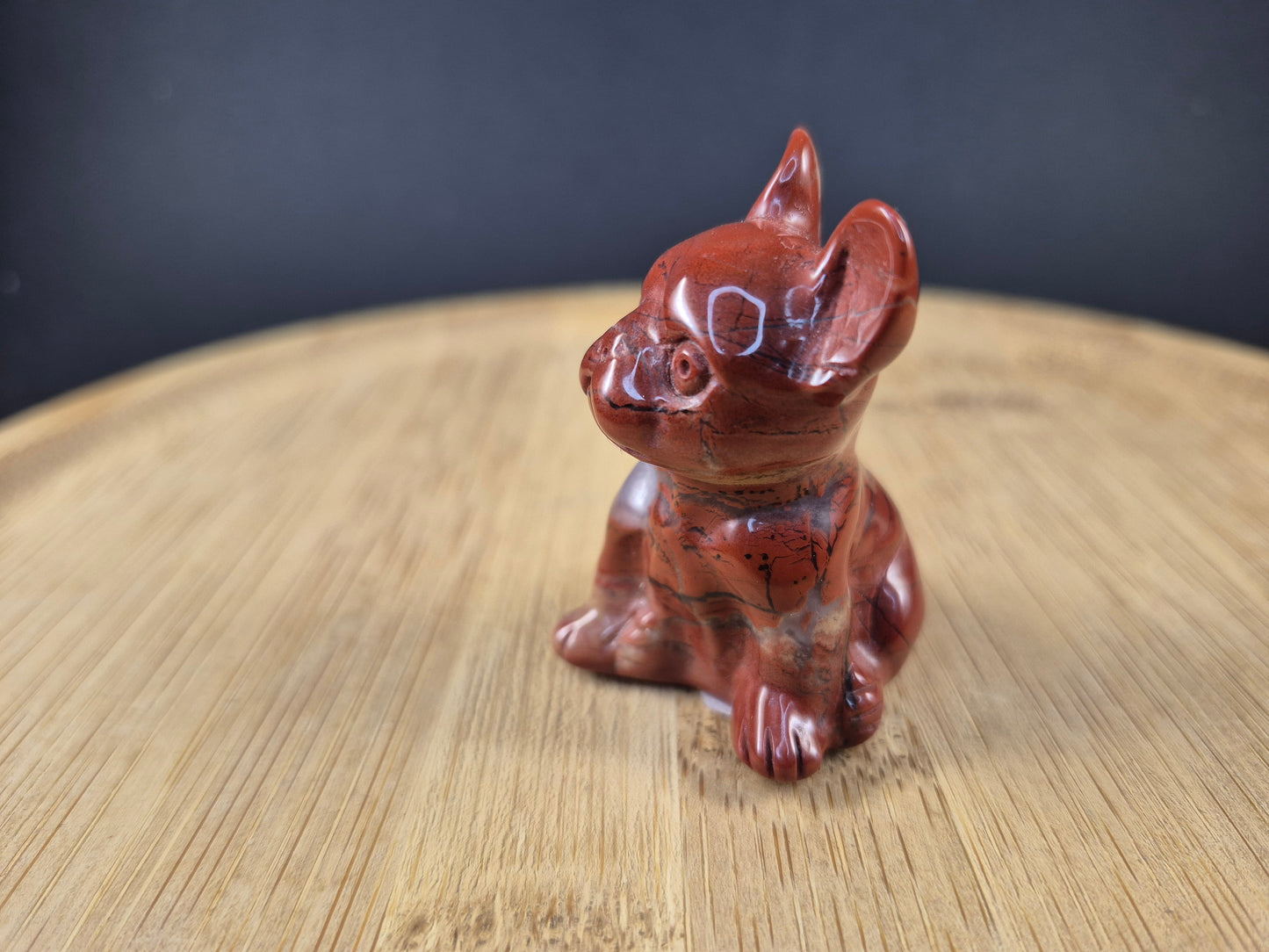 Chien en Jaspe Rouge