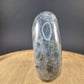 Bloc poli en Labradorite violette 636g