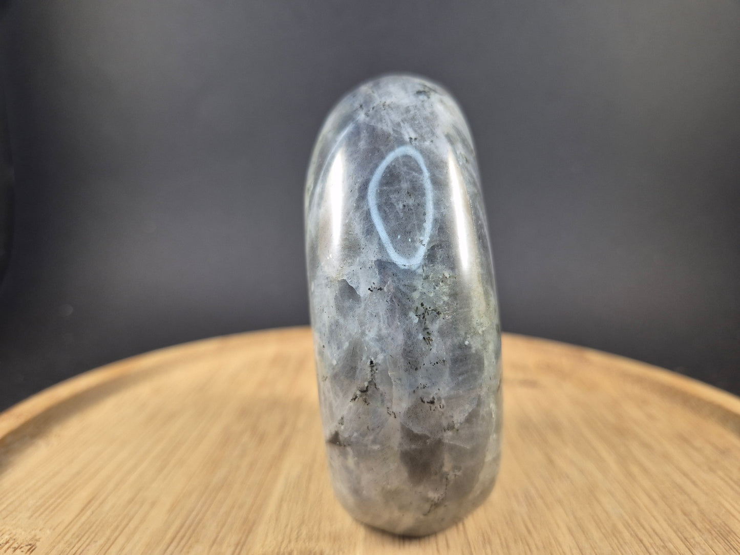 Bloc poli en Labradorite violette 636g