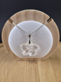 Pendentif fleur d'hibiscus en Cristal de Roche