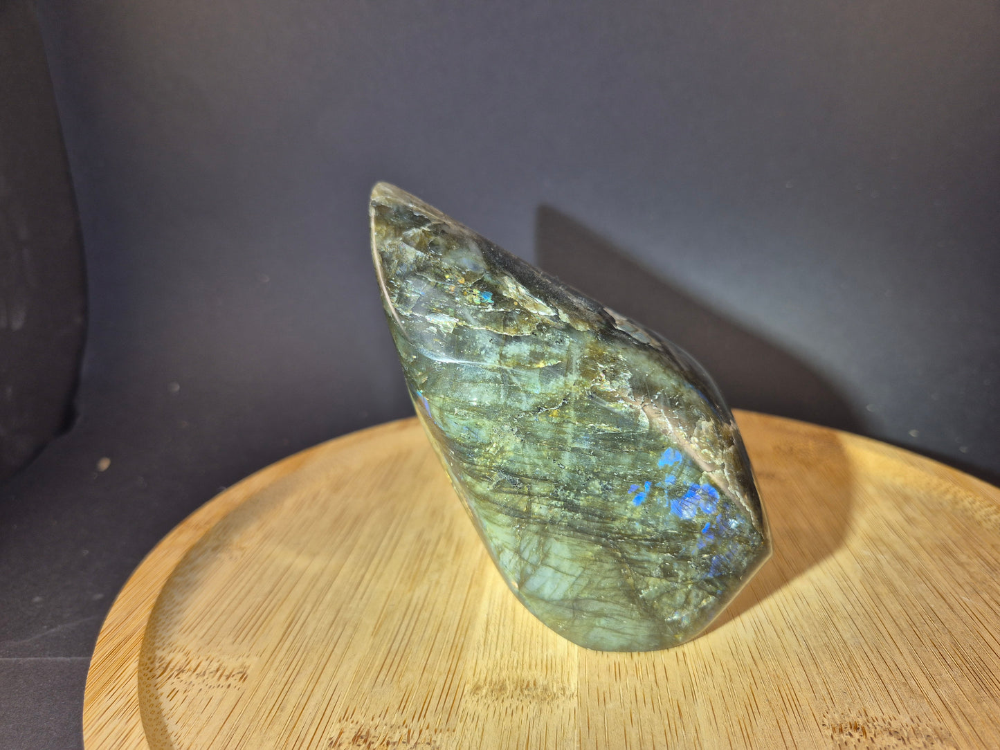 Bloc poli en Labradorite 690g