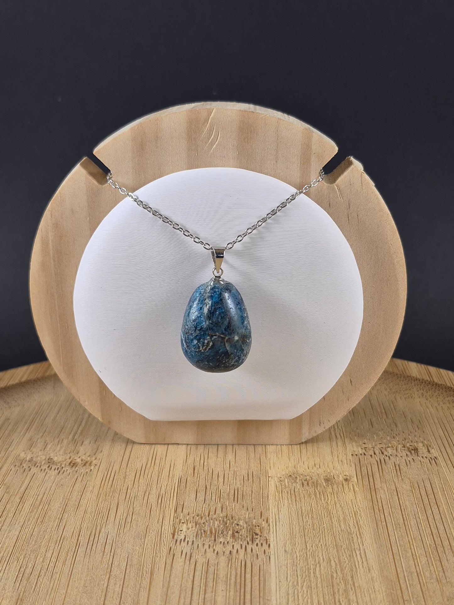 Pendentif Pierre Roulée en Apatite bleue