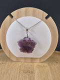 Pendentif fleur d hibiscus en Améthyste