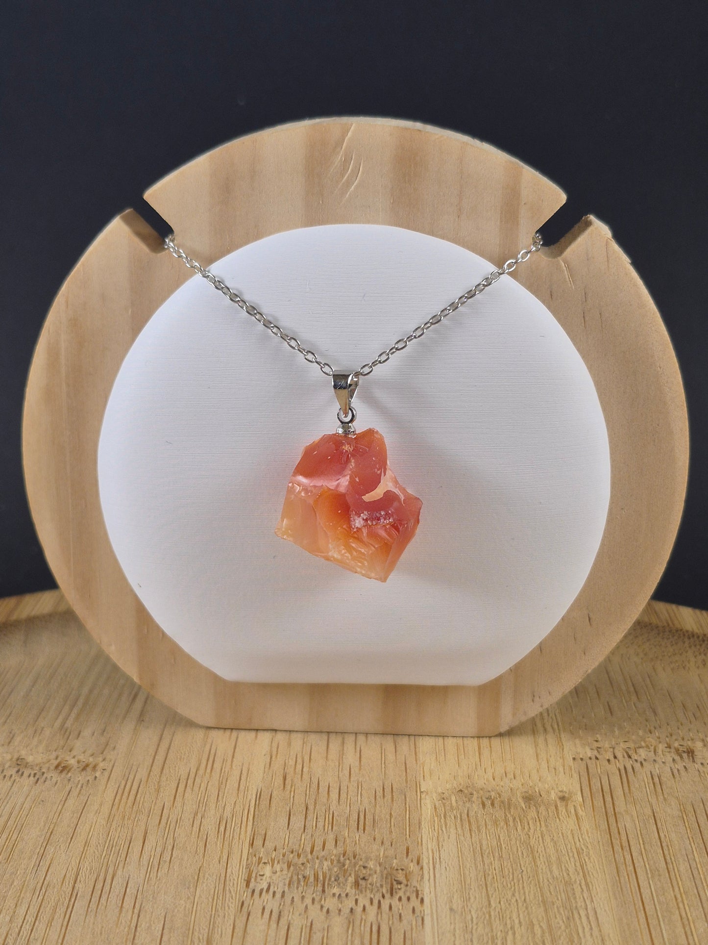 Pendentif pierre brute en cornaline