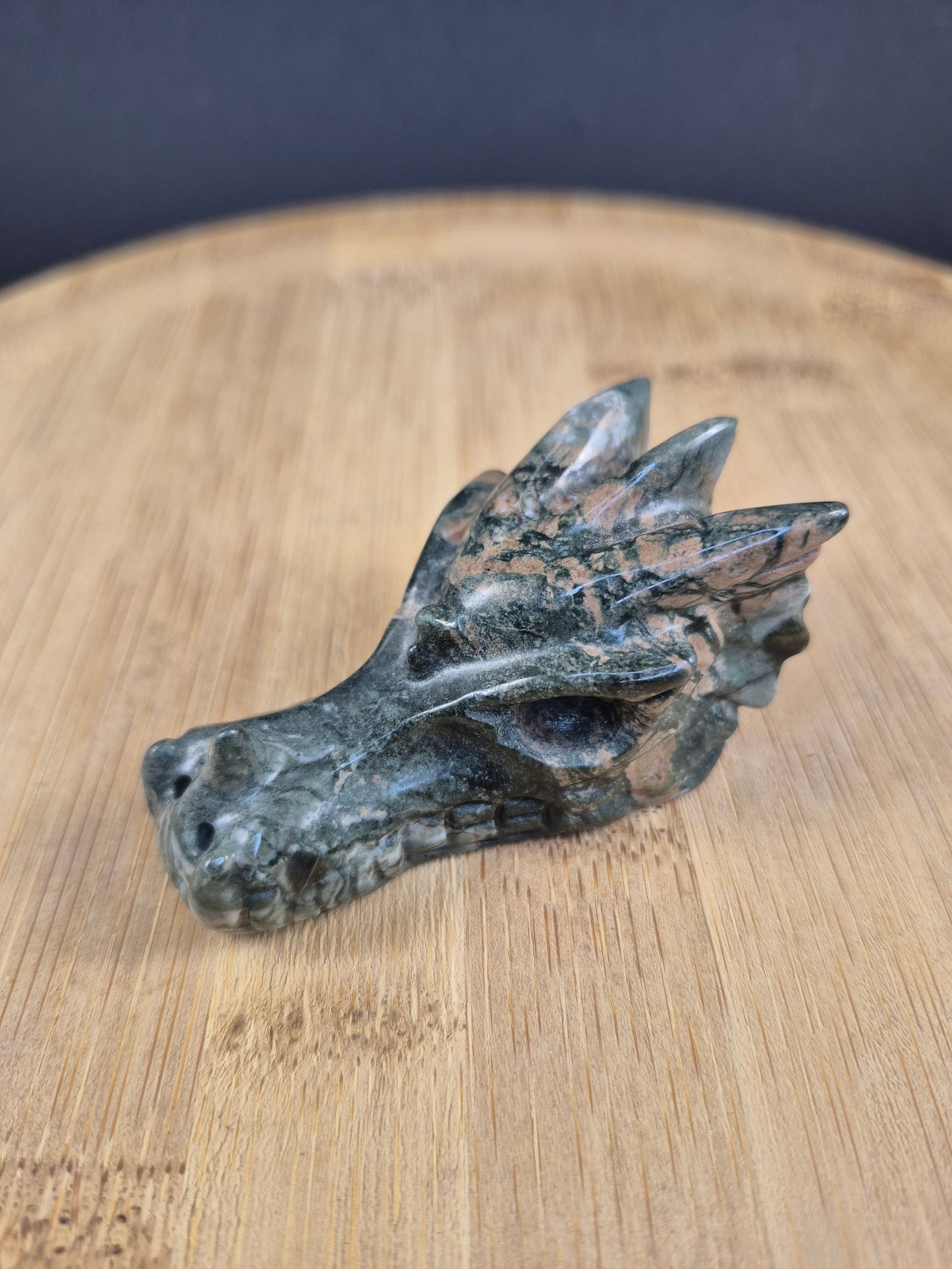 Crâne de dragon en Oolithe