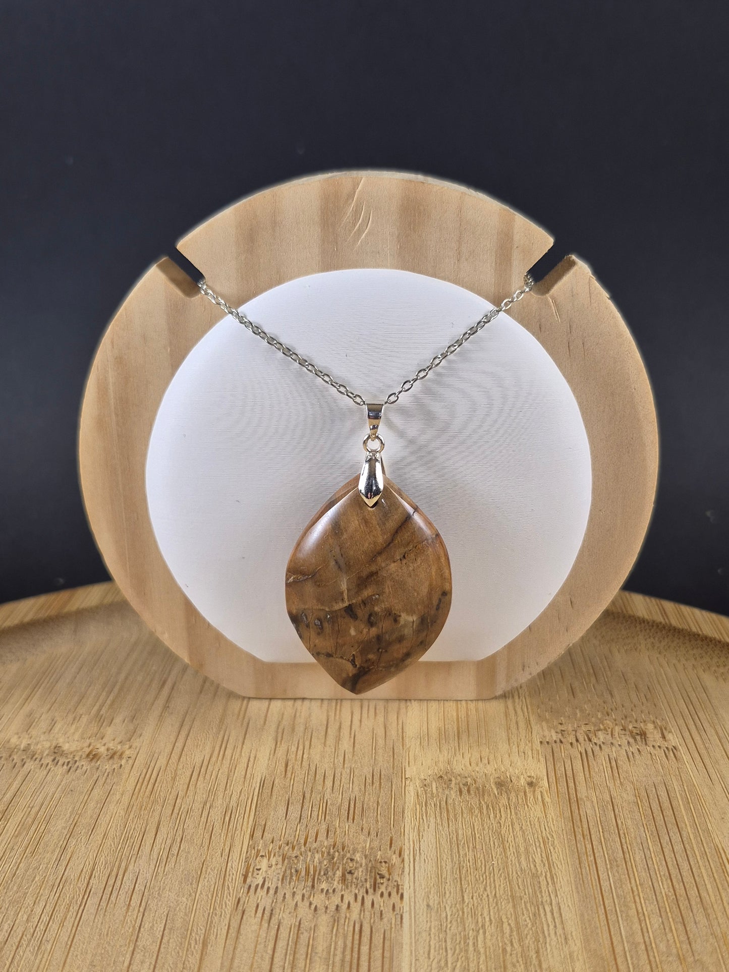 Pendentif en Bois Fossile