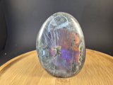 Bloc poli en Labradorite violette 636g