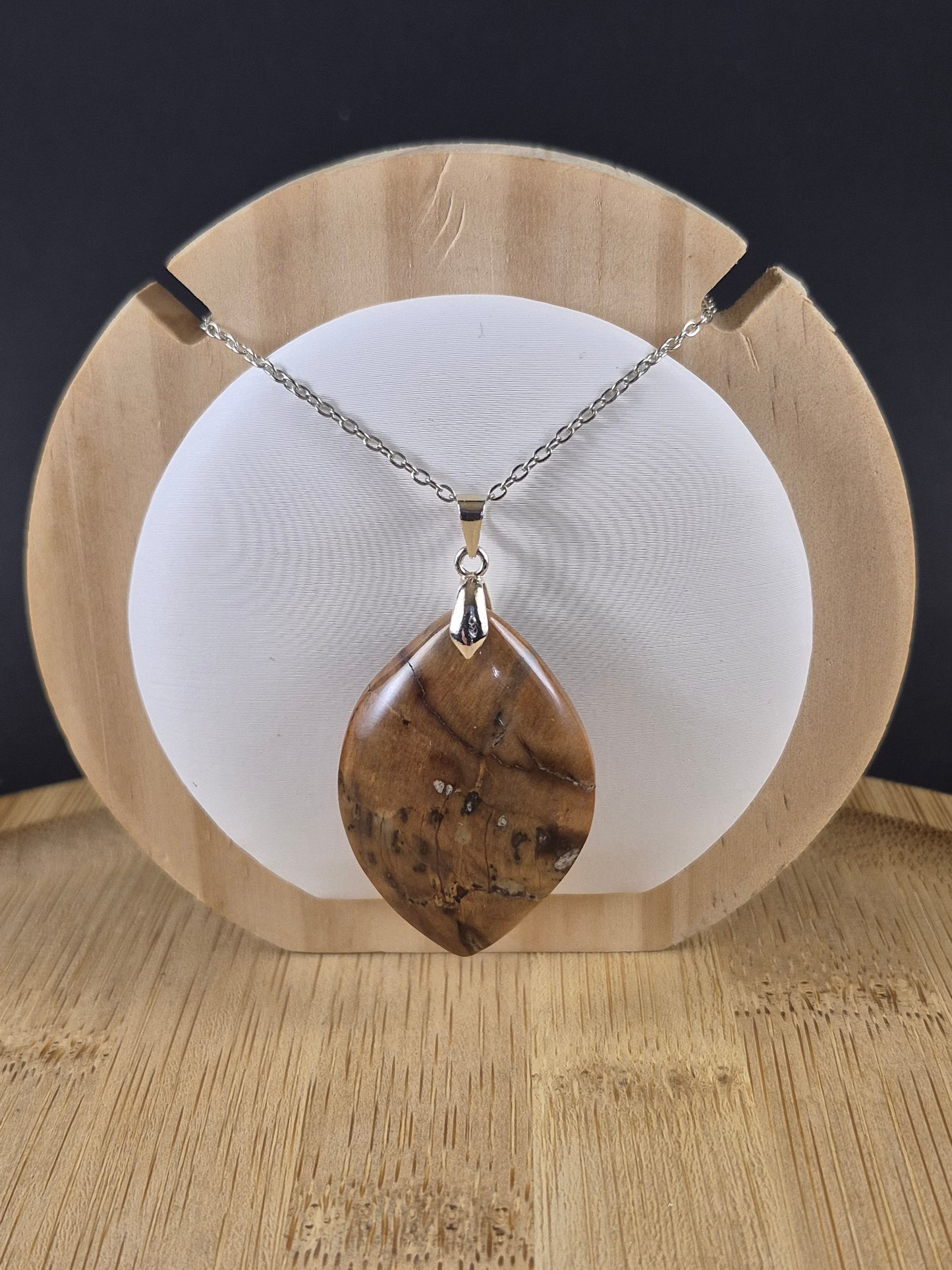 Pendentif en Bois Fossile